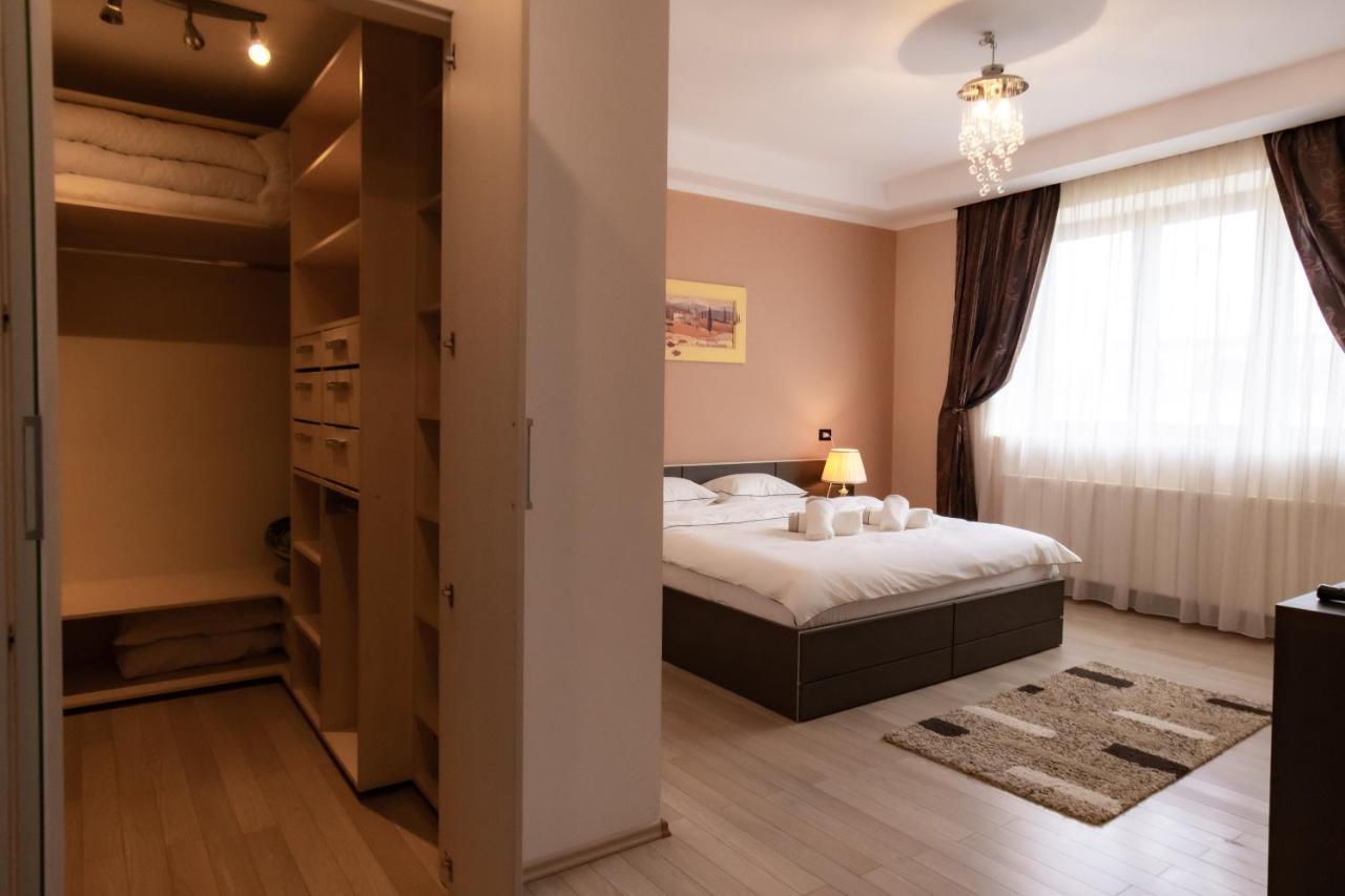 Db Apt - Comfort And Space In The Heart Of Old Town Apartment *